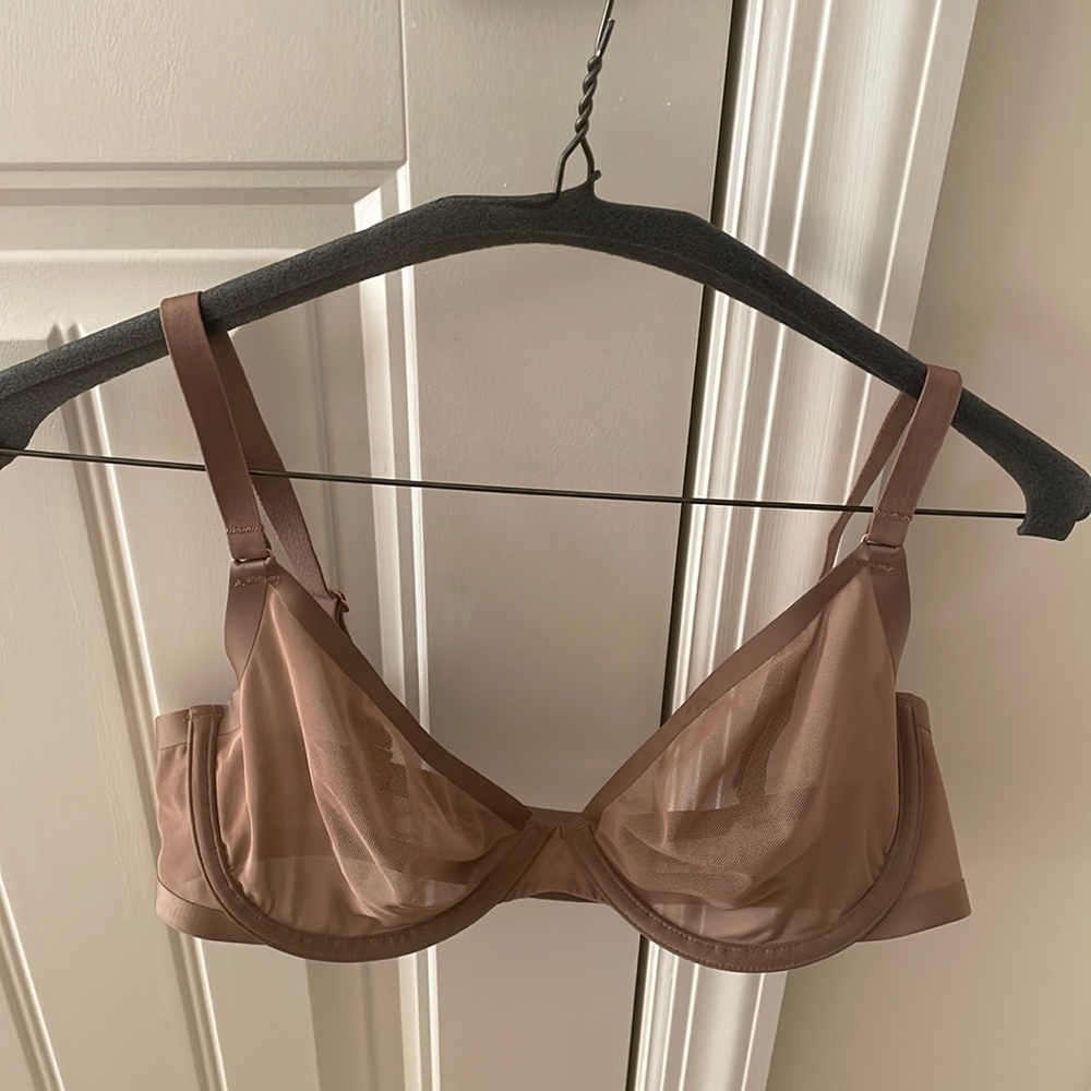 Like new Only worn a few times, cuup plunge bra in taupe color.